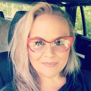 Meet your Posher, Cassandra